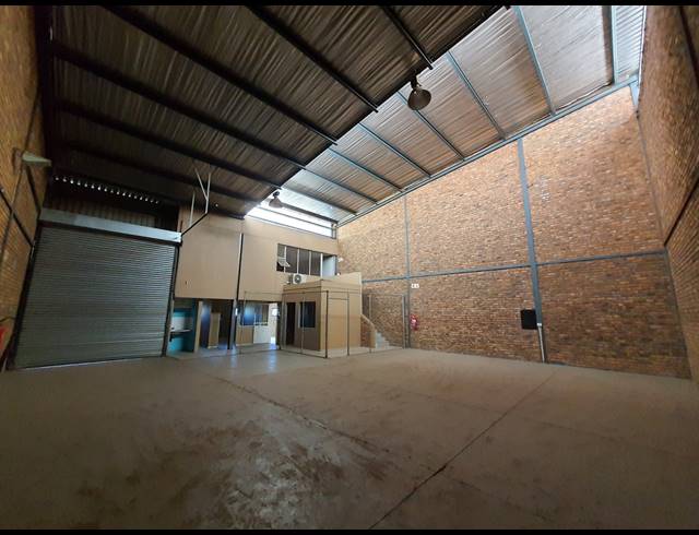 240M² WAREHOUSE TO LET IN DRIEHOEK